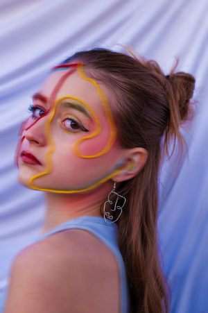 Oliwia Sierak portret eksperymentalny Ukryta maskaHidden mask
